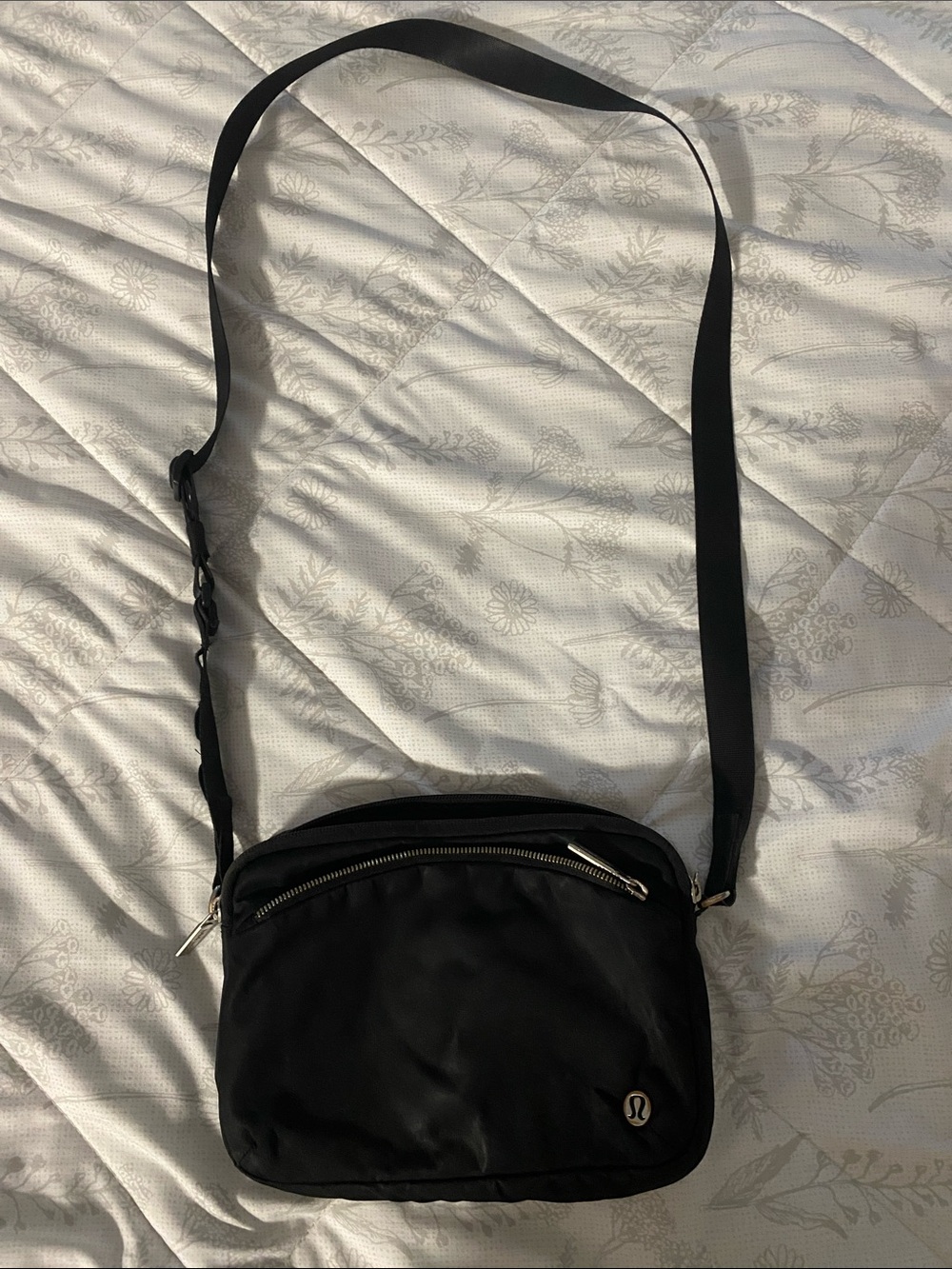 Lululemon body bag
